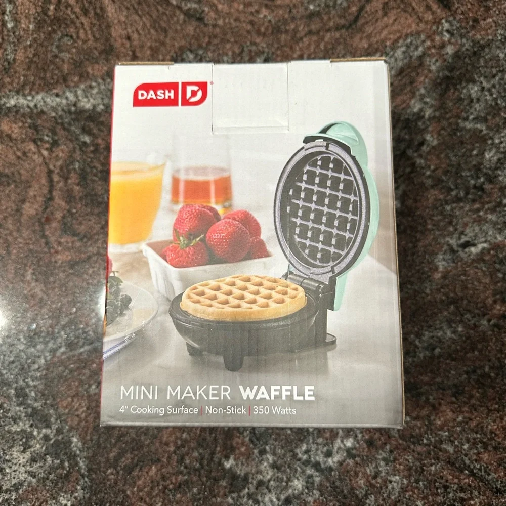 NWT Dash mini waffle maker